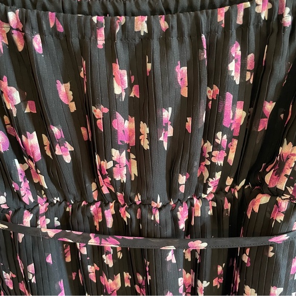 Forever21 Black Pleated Floral Pink and White Strapless Mini Dress in Size Small - Picture 3 of 12